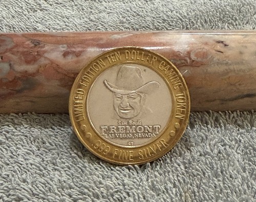 Fremont Casino Las Vegas $10 Limited Edition Gaming Token W/ .999 Silver Center