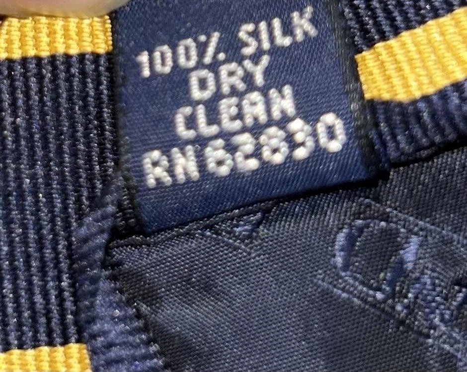 Corbata clásica Lands' End para hombre larga a rayas amarillas azul marino 100 % seda hecha a mano Foto 4 de 4