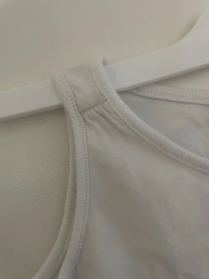 Regata Crazy 8 meninas girafa estampada dourada brilhante 100% algodão branca 3T - Imagem 4 de 4