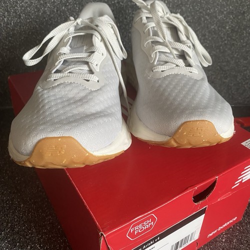 New Balance Fresh Foam Arishi V4 Größe 9 Medium weiß hellbraun unten neu - Bild 9 von 12
