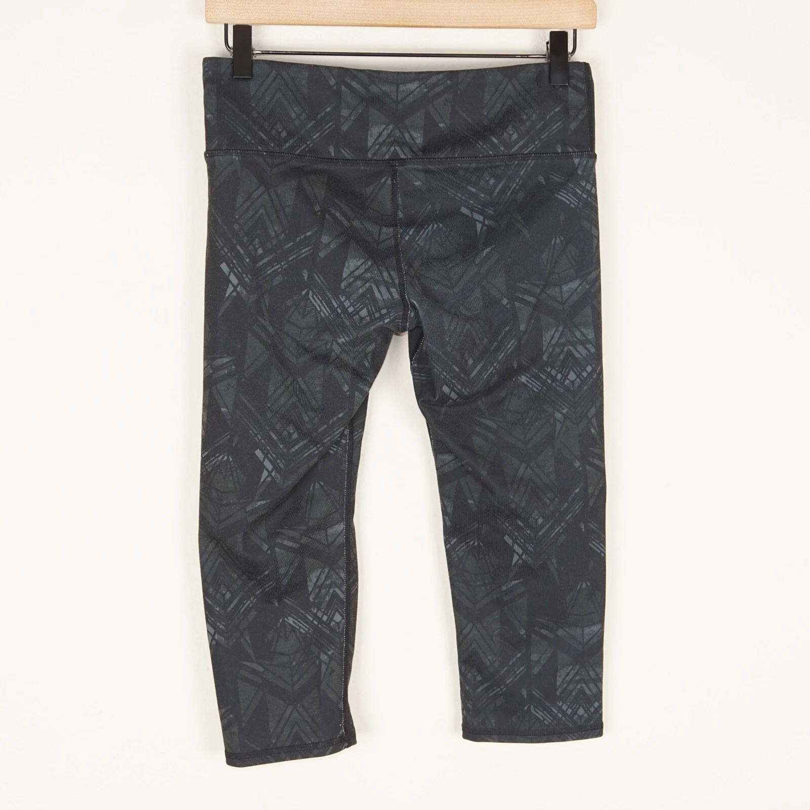 alo-yoga green Print Capri leggings