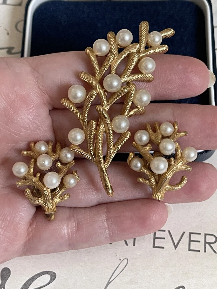 Vintage Trifari Gold Pearl Brooch Gift for Women 