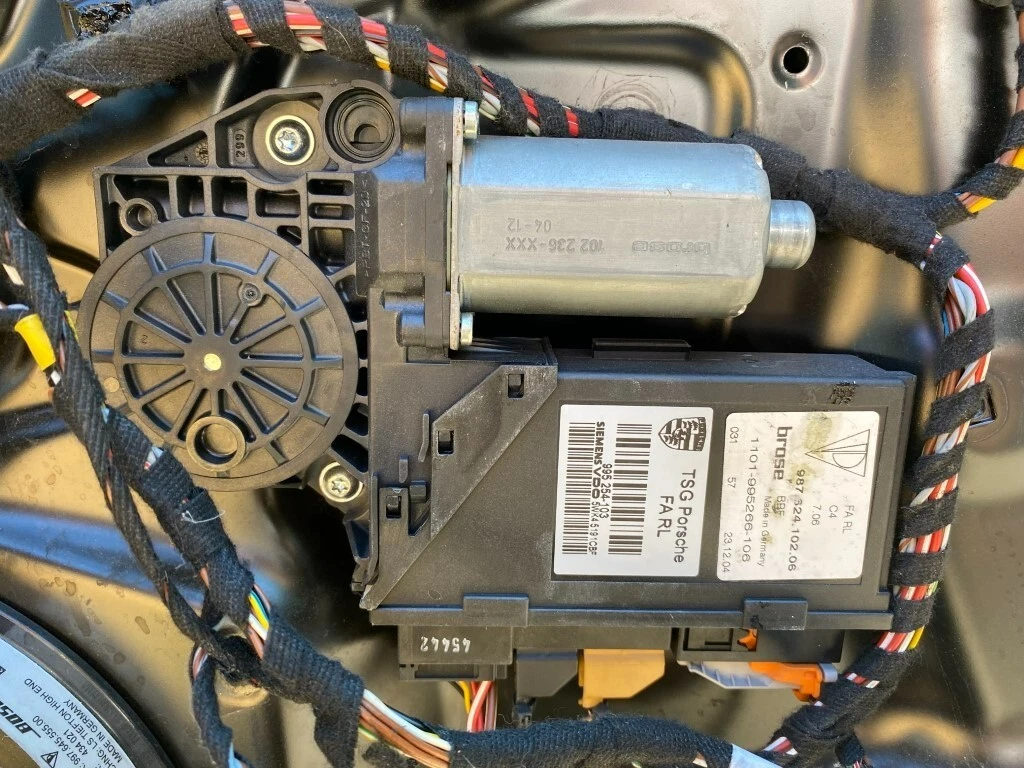 Genuine Porsche 987 Boxster O/S Right Hand Window Motor 