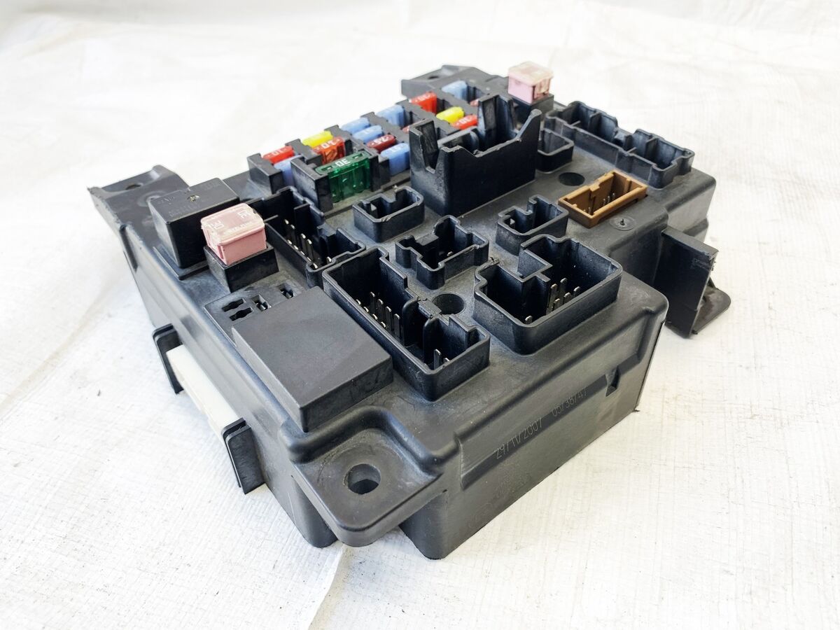 09-10 MITSUBISHI LANCER 2.0L NON-TURBO FUSE BOX JUNCTION 09-10 MITSUBISHI LANCER 2.0L NON-TURBO FUSE BOX JUNCTION