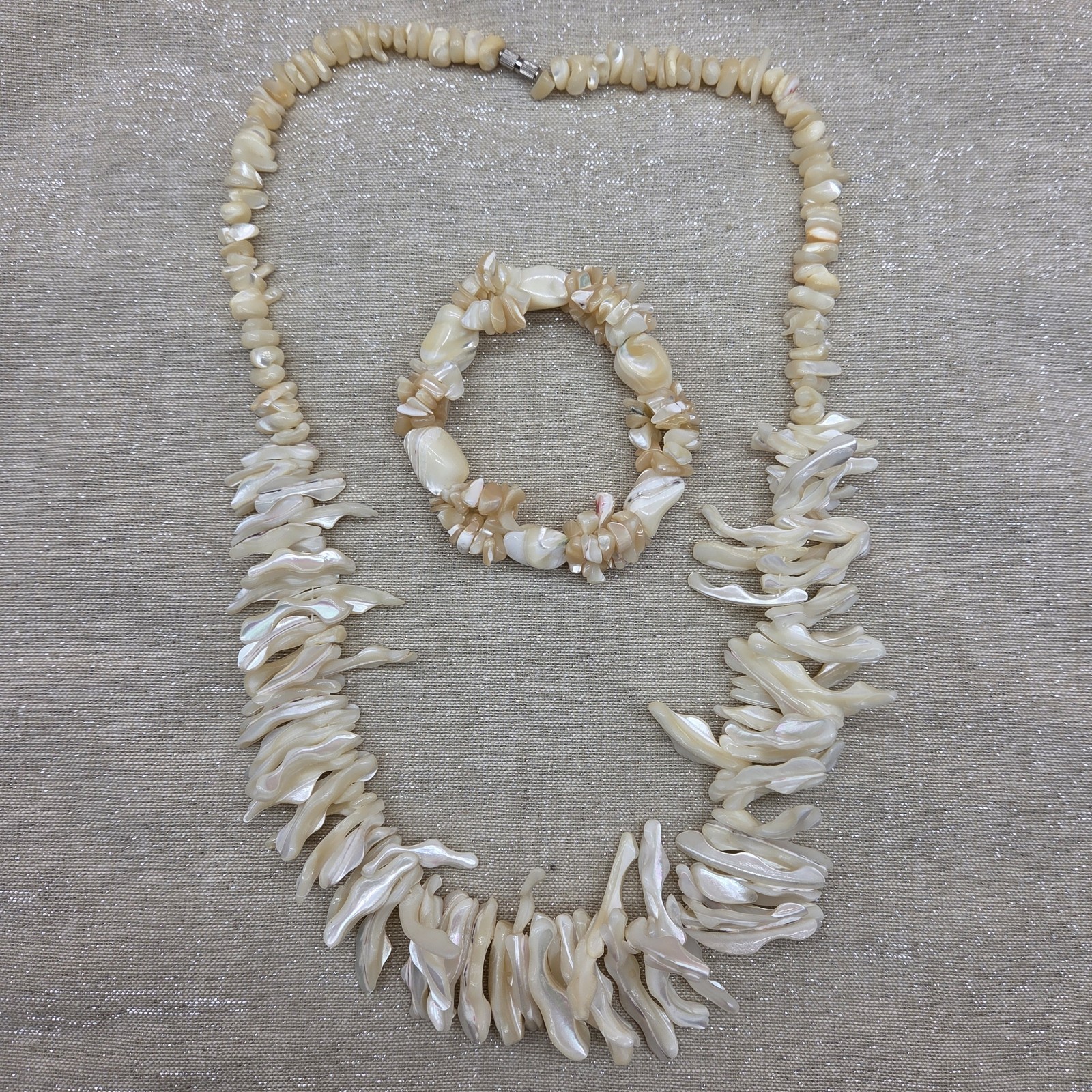 Vintage Shell Chunky Statement Beaded Necklace & … - image 4