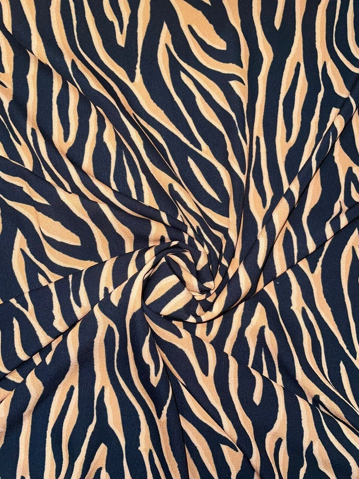 TELA DE VESTIDO CREPE CON ESTAMPADO DE TIGRE ANIMAL NEGRO/NARANJA CLARO 58"" DE ANCHO Foto 2 de 4