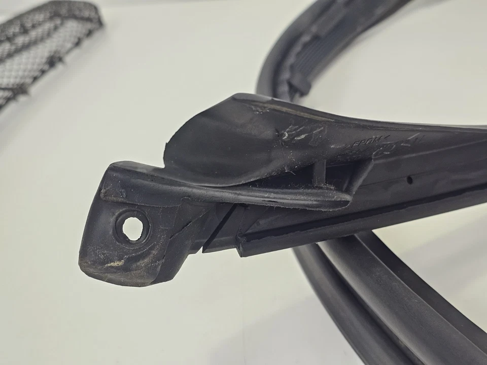 MERCEDES R230 SL500 2003-2012 PARABRISAS DELANTERO RESISTENTE AL CLIMA SELLO DE GOMA OEM Foto 3 de 4