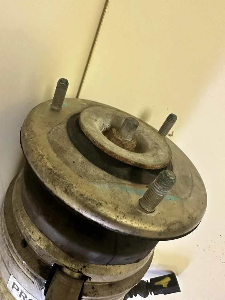 Front Right Air Suspension Shock Absorber 546063N517 for Hyundai Equus 2011-2016 - Image 4 of 4