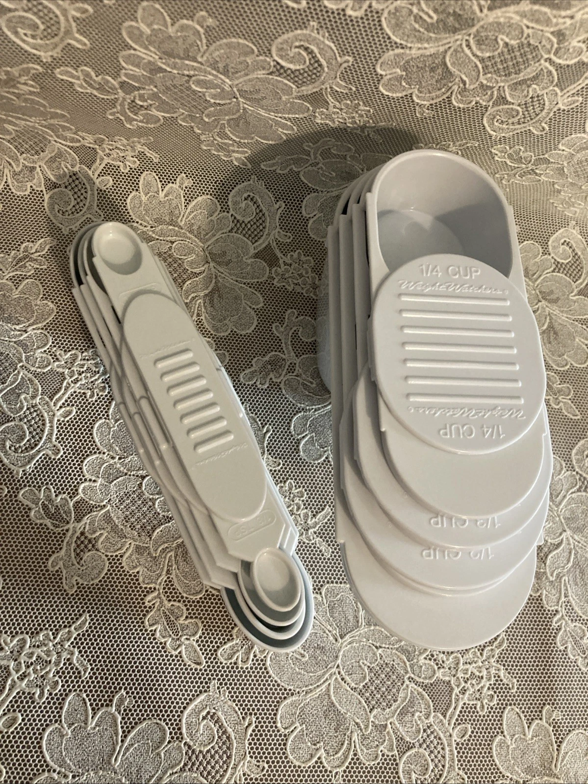 Weight Watchers Set 4 White Measuring Cups & 4 Measuring Spoons Slide Tops USA