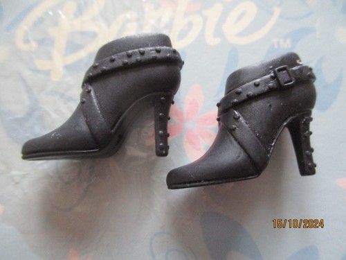 Lot De 12 Chaussures Vintage Pour Poupées Barbie, Tressy, Francie - Marque Mattel, Occasion