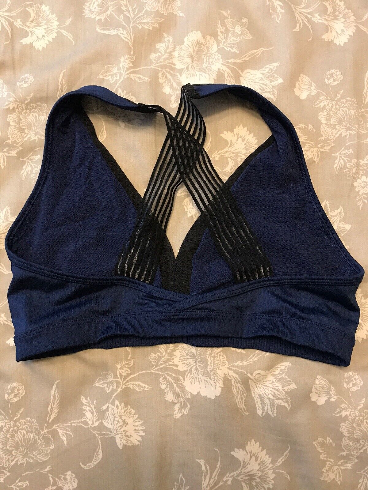 Victoria's Secret NEW navy strappy sports bra Large  Strappy sports bras, Sports  bra, Victoria's secret