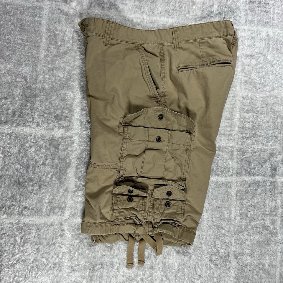 Old Navy Cargo Shorts Men's size 32  Khaki 100% Cotton Snap Button Cargo Pockets - Image 4 of 4