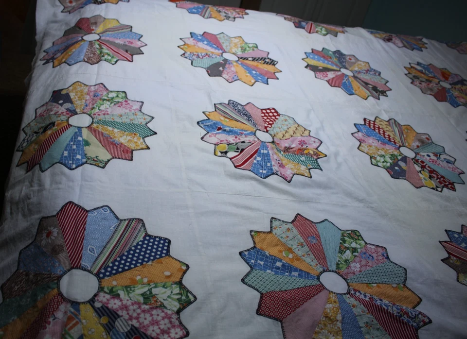 Edredón vintage con apliques de placa de Dresden años 40 1950 tela 68" x 86" Foto 2 de 4