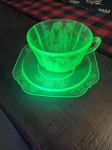 Vintage Green Depression Uranium Glass Coffee/Tea Cups Sylvan Parrot Pattern