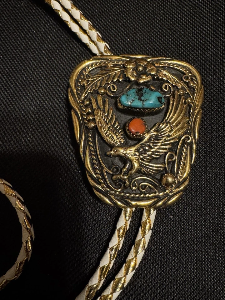 Галстук-боло SSI USA Gold-tone Eagle Motif со вставками из бирюзы и коралла - Изображение 2 из 4
