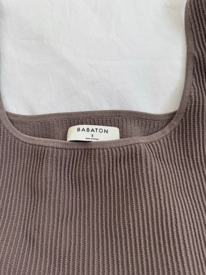 Camiseta sin mangas Aritzia Babaton marrón esculpida tejida acanalada cuello cuadrado talla S Foto 4 de 4