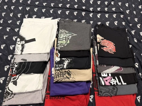 Famous Stars & Straps Shirt Lot 17 Size XL Travis Barker V Vintage vintage concert t-shirt, vintage, size XL, single stitch, B+ condition