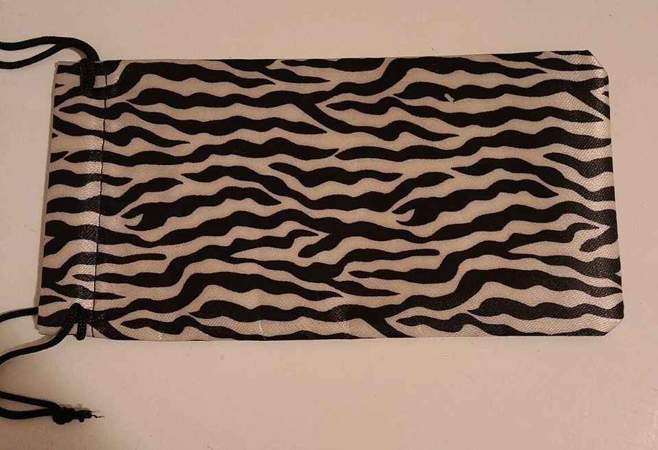 Óculos de sol feminino designer muito bom estado 100% UV moda preto - Imagem 4 de 4