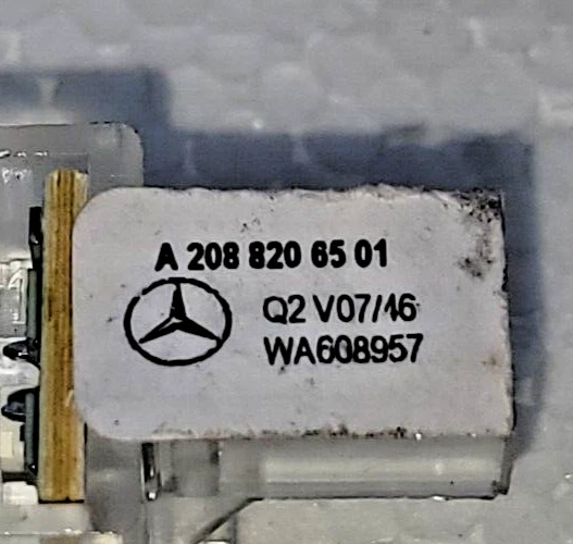 (10) MERCEDES BENZ, OEM, A2088206501, LUCES INTERIORES GUANTERA REPUESTO, NUEVO Foto 2 de 4