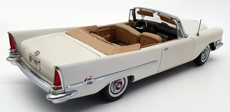 Danbury Mint 1/24 Scale Model Car 195-047 - 1957 Chrysler 300C Conv - White - Image 2 of 4