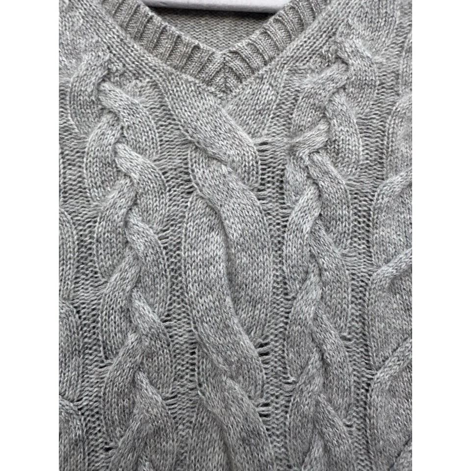 Neiman Marcus 100% Cashmere Grey Cable Knit V-Neck Mens Sweater Sz M Preppy Twee - Image 4 of 4