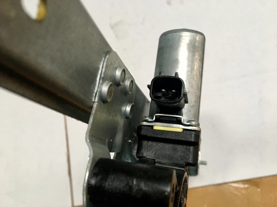 Mechanism And Motor Lifter Glass Dacia Logan -sandero __Front Left _807213282R - Image 3 of 4