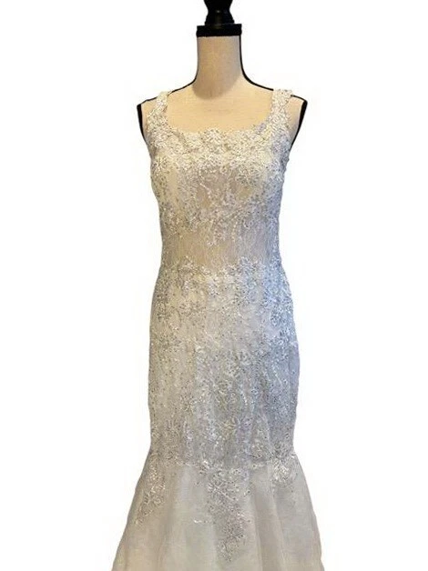 Vestido de noiva branco com miçangas tamanho 10 US$ 849 - Imagem 3 de 4