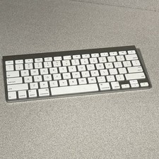 Apple A1314 Wireless Keyboard For Mac Devices White Aluminum Silver