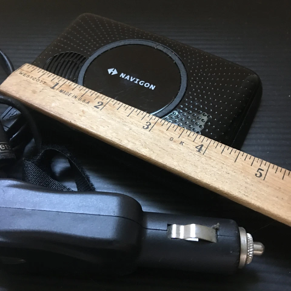 Navigon 5100 Max GPS Navigation System wide Screen Bundle w/ Car Charger SD Card - Image 2 of 4