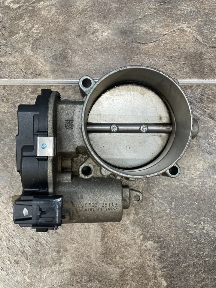 Dodge Ram 1500 2500 3500 2013 2018 5,7 L carrocería del acelerador conjunto OEM 53034251AB Foto 2 de 4