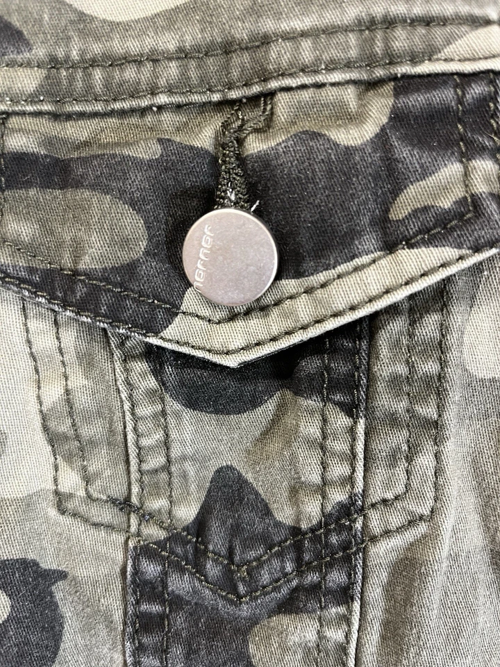 Chaqueta Camuflada Estilo Militar Botones Plateados. Solapa Grunge y Bolsillos Laterales Wm Talla SM Foto 4 de 4