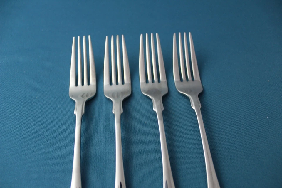 4 Tenedores de Ensalada Yamazaki CARA GOLD Inoxidable Japón LIGERO USO 6 5/8" Foto 3 de 4