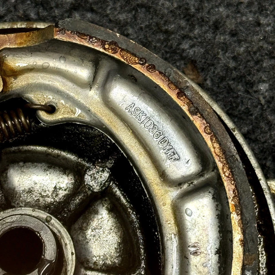 76-77 Kawasaki KE175 125 OEM TAMBOR FRENO DELANTERO BUJE ZAPATAS ACTUADOR PALANCA BRAZO PASTILLAS Foto 3 de 4