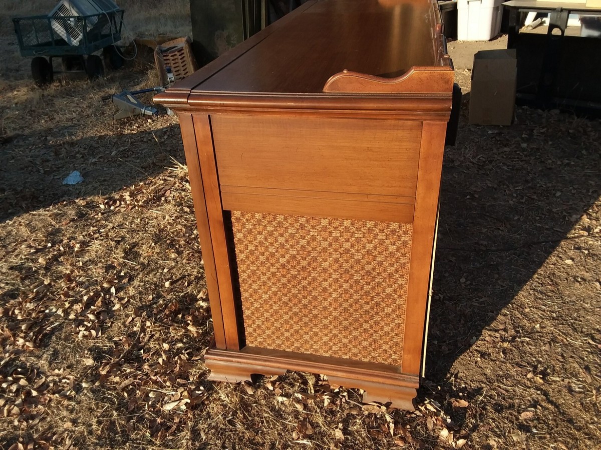 Vintage SUPER CLEAN Magnavox Record Player #PEG714MA41 Vintage SUPER CLEAN Magnavox Record Player #PEG714MA41