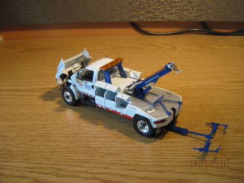 1/34 SCALE FIRST GEAR FORD F-650 TOW TRUCK , WHITE "AAA" , #19-2838 - Picture 17 of 24