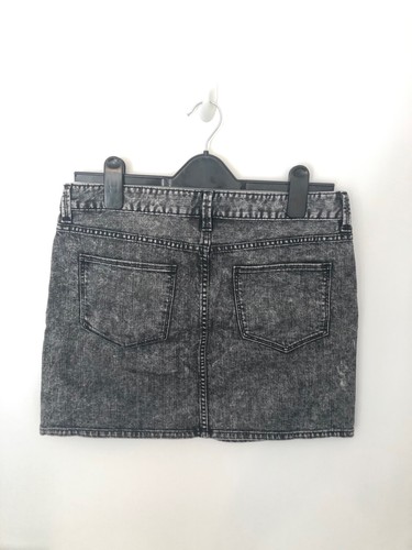 Uniqlo acid wash short denim skirt dark grey - Picture 2 of 2