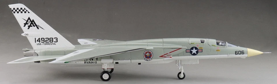 Hobby Master 1/72 RA-5C Vigilante USN RVAH-11 Checkertails USS Forrestal HA4708 Foto 4 de 4