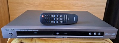 Yamaha DVD-S550 Natural Sound DVD-Player, Silber, Inkl. Fernbedienung