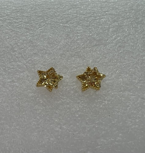 18K Yellow Gold Star Stud Earrings - Picture 9 of 13