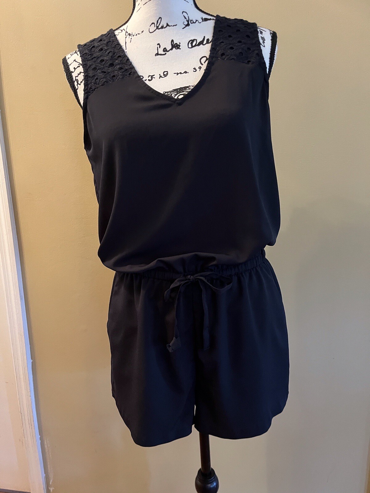 Romper Women’s Banana Republic Black Sleeveless  Elastic Waist Size 6-image