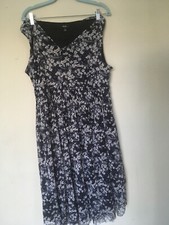 Simply Vera Wang Midi Dress. Navy floral sleeveless. XL. Nylon lining
