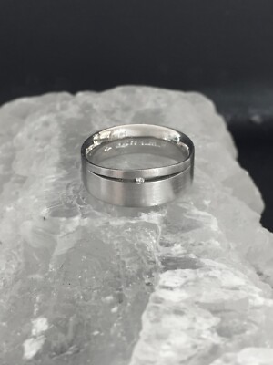 Niessing Ring in 950er Platin besetzt mit 1 Brillant von ca. 0,015ct. Fontana.
