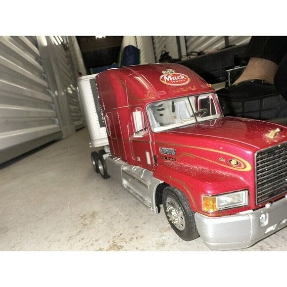 Franklin Mint DieCast Mack Truck & Trailer 1993 1/32 Semi Scale Read Description - Image 3 of 4