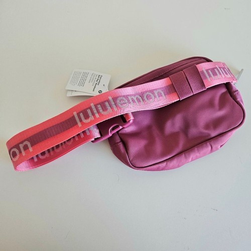 Nuevo con etiquetas Lululemon | Bolso Cinturón Everywhere 1L Marca Logo Hechizo Oro Rosa Unisex - Imagen 6 de 8