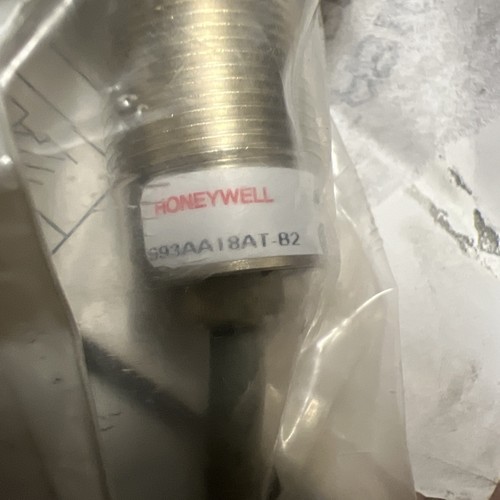 Honeywell 993AA18AT-B2  20-250 V AC Proximity Sensor New In Pkg - Picture 2 of 4