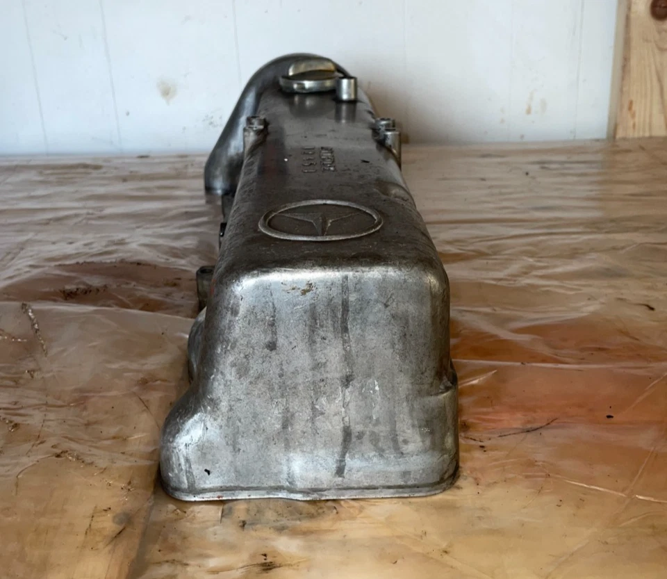 Mercedes-Benz 1977-1985 OEM diésel 3,0 L 300D cubierta de válvula con tapa de llenado de aceite Foto 4 de 4