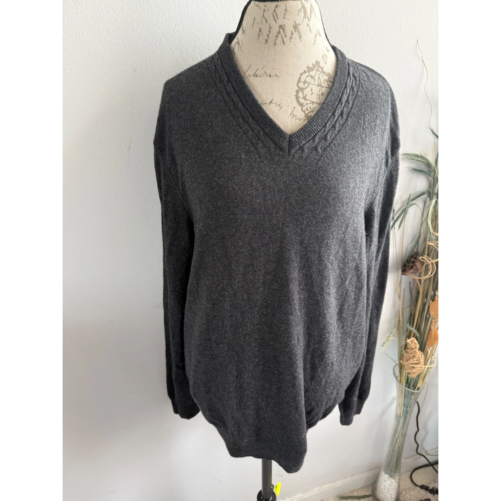 Jos A Bank Reserve Mens XL Charcoal Grey Wool Cashmere V-Neck Sweater Italy Yarn