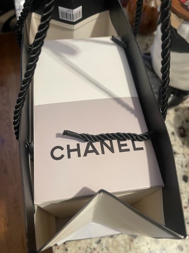 Cuffie Chanel RARA Vip Capodanno 2017 MAI USATE, nuove con scatola e borsa - Foto 1 di 9