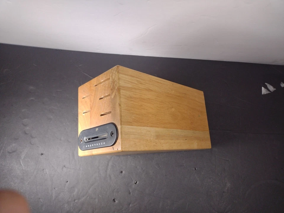 Pampered Chef Sharp N' Store Knife Block 5 Slot w/ Built In Sharpener - Image 3 of 4