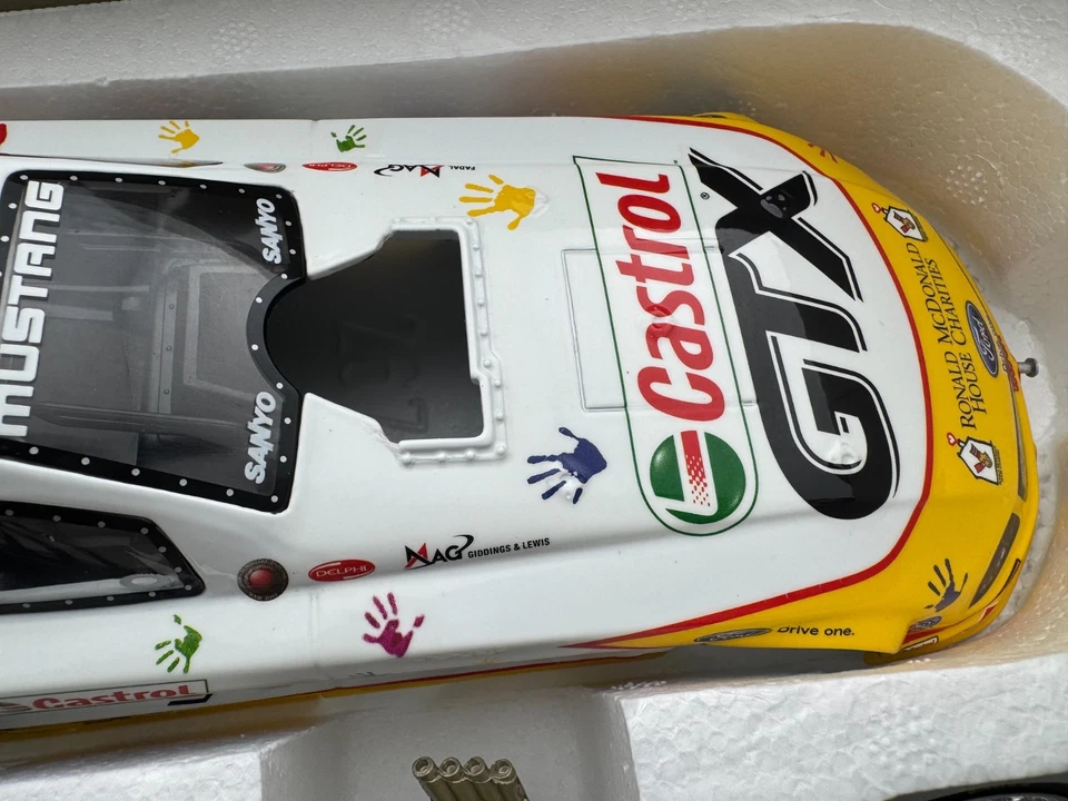 Action Ashley Force Ronald McDonald Casa Autógrafo Automático Mustang NHRA Coche Divertido Foto 4 de 4